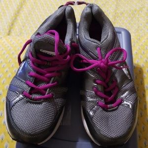 Womens size 9 Catapult sneakers